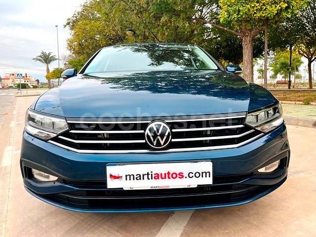 Usado VW Passat 122 CV (89 kW) 2021 Azul Berlina