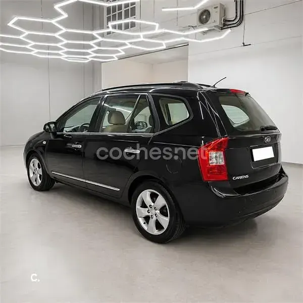 Usado Kia Carens 140 CV (102 kW) 2011 Negro Monovolumen