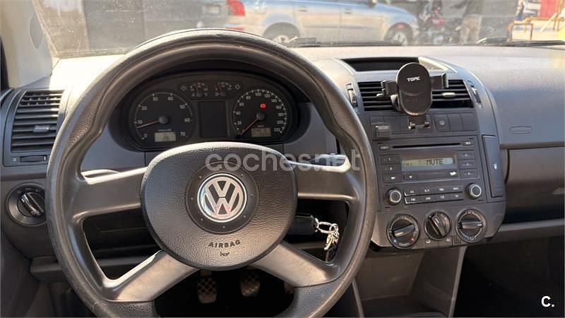 Usado VW Polo Advance 80 CV (58 kW) 2005 Negro Utilitario