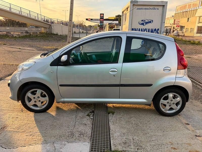 Usado Peugeot 107 Urban Move 68 CV (50 kW) 2008 Gris / plata Utilitario