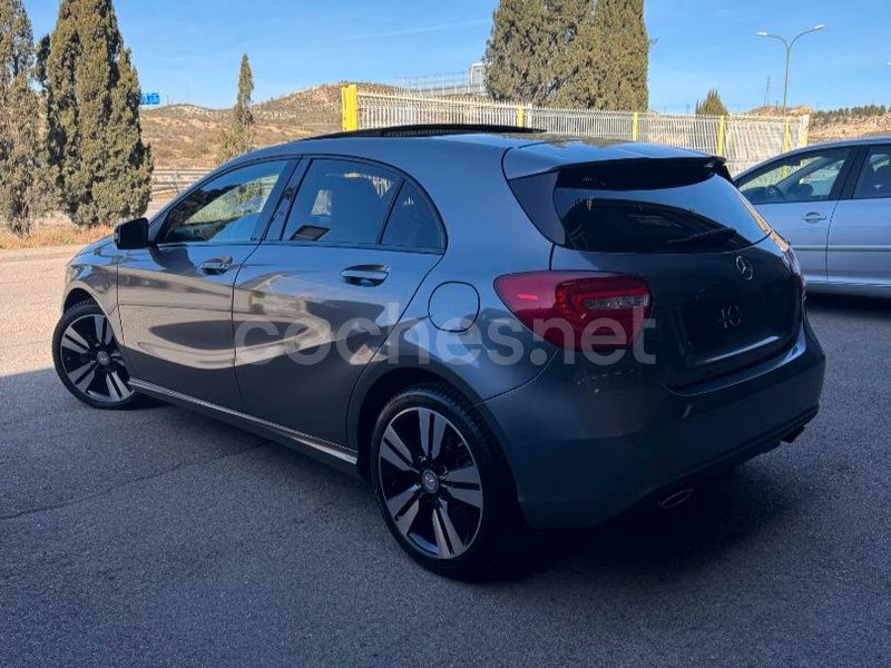 Usado Mercedes A220 Urban 170 CV (125 kW) 2015 Gris / plata Utilitario
