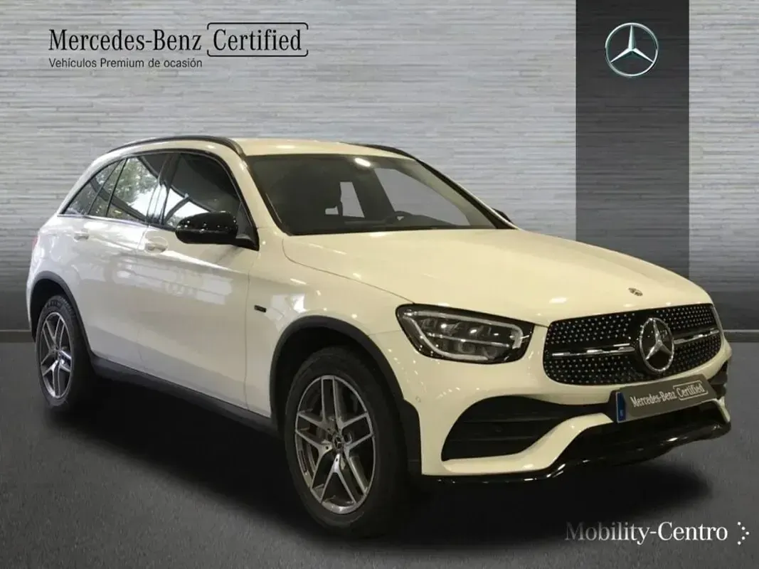 Usado Mercedes GLC300e AMG line 194 CV (142 kW) 2020 Blanco polar  pintura unicolor SUV