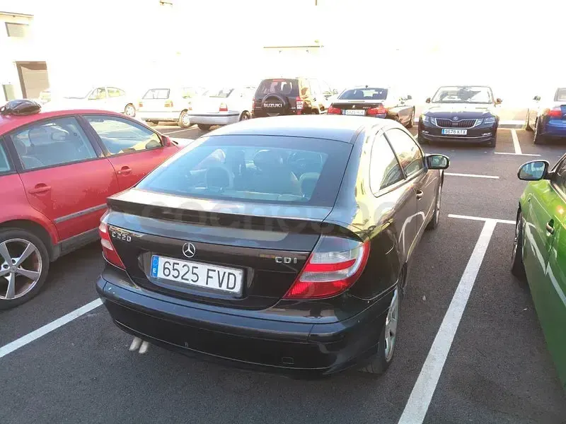 Usado Mercedes C220 Sport Edition 150 CV (110 kW) 2007 Negro Berlina