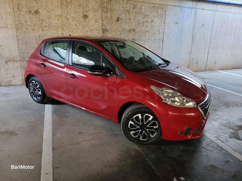 Usado Peugeot 208 Access 68 CV (50 kW) 2014 Granate Utilitario