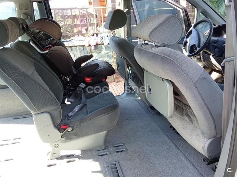 Usado Lancia Zeta 109 CV (80 kW) 2000 Gris / plata Monovolumen