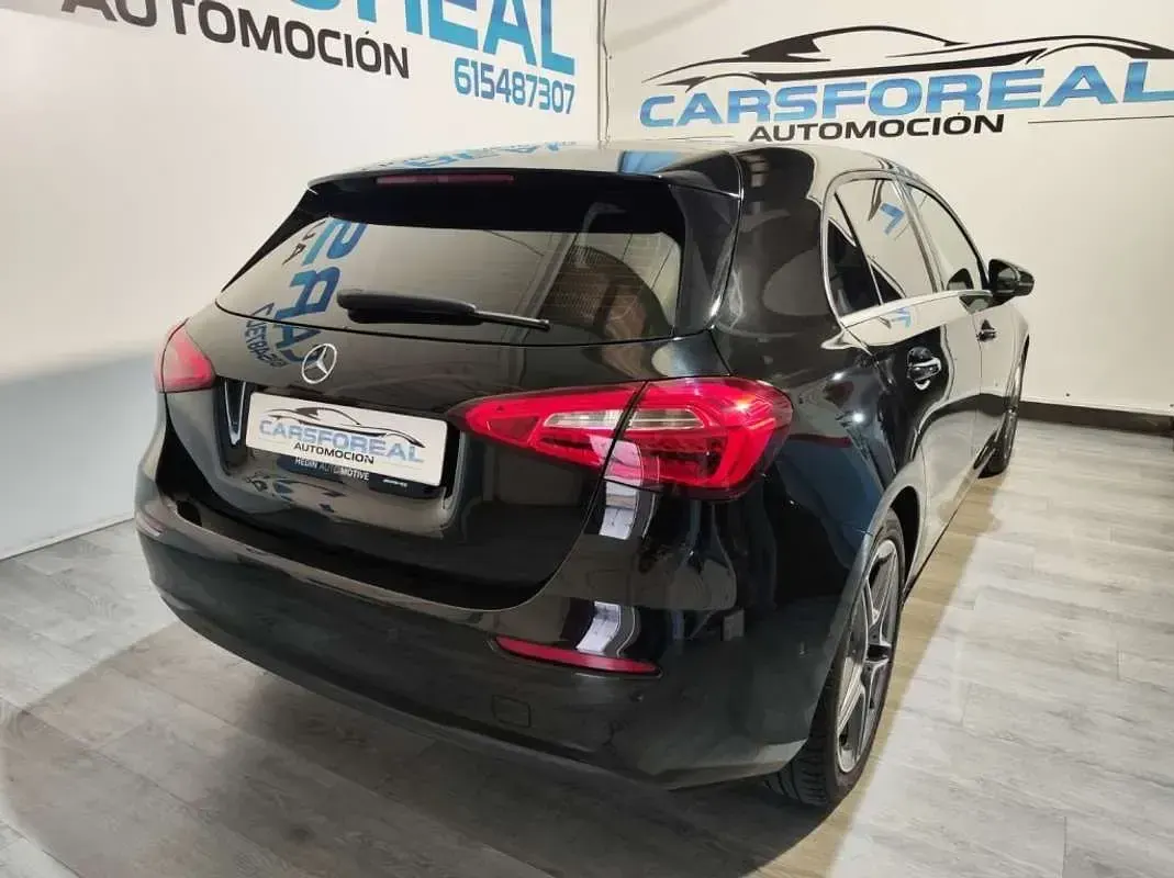 Usado Mercedes A200 163 CV (119 kW) 2018 Negro Utilitario