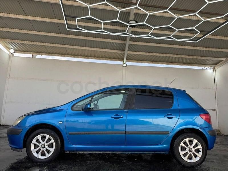 Usado Peugeot 307 90 CV (66 kW) 2004 Azul Berlina