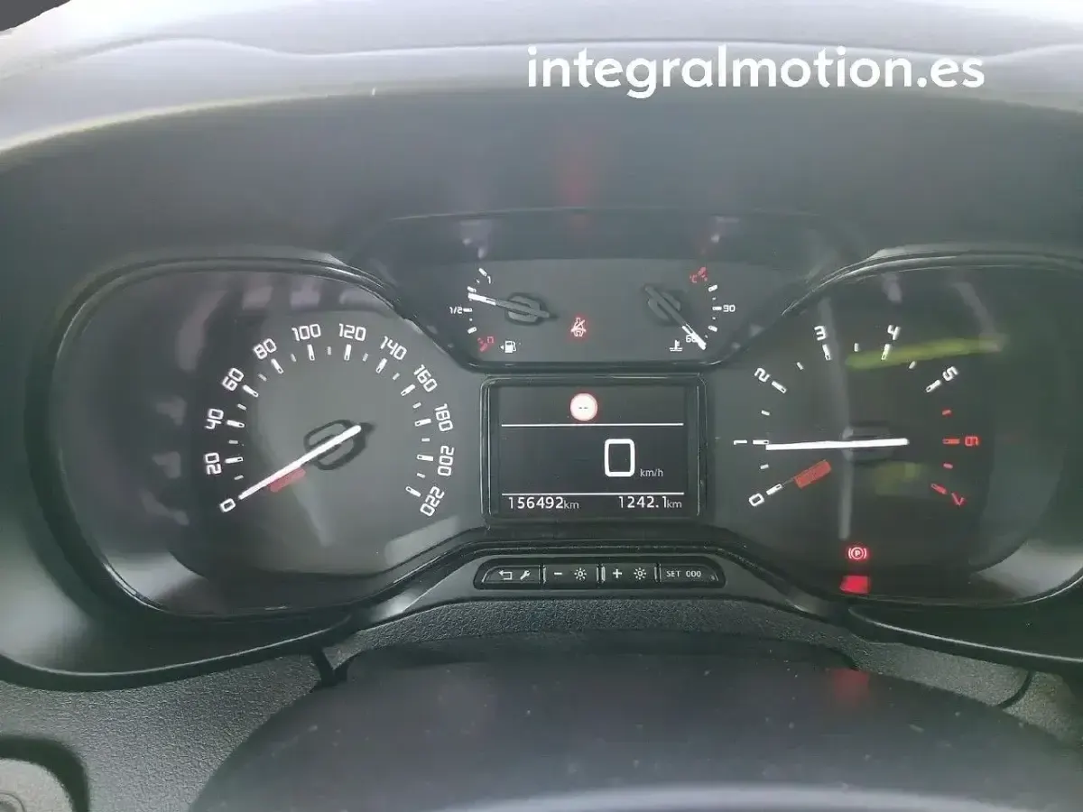 Usado Citroën Berlingo Feel 102 HP (75 kW) 2022 Branco Monovolume