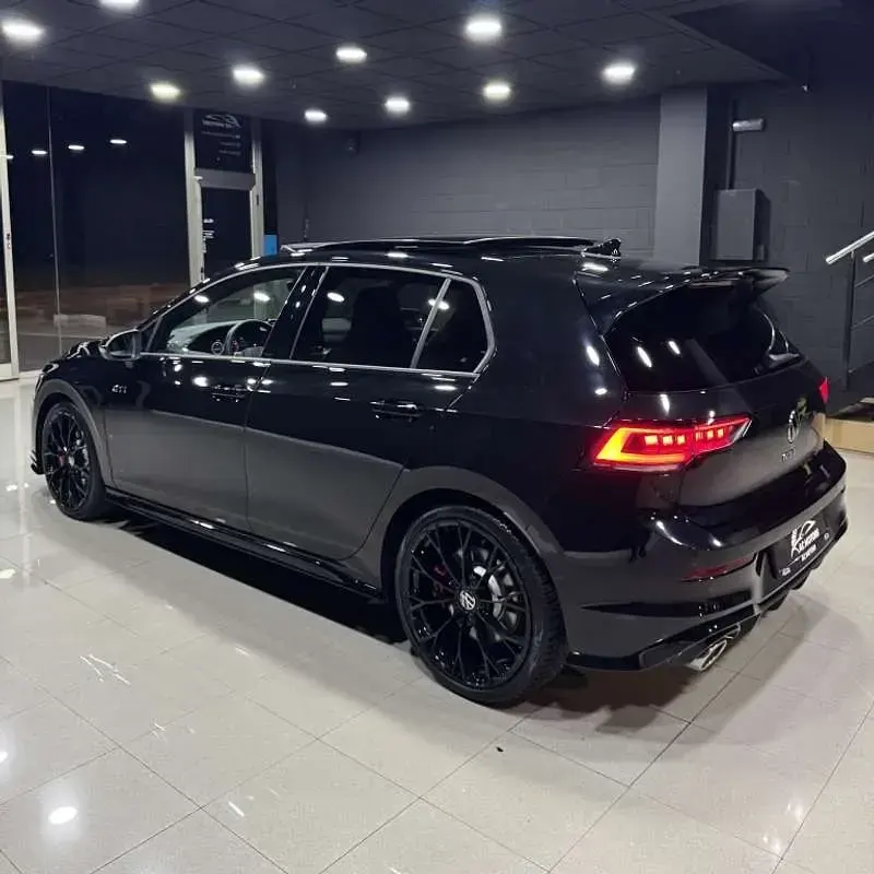 Usado VW Golf VIII GTI 300 CV (220 kW) 2025 Negro Utilitario