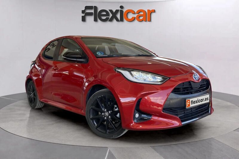 Rojo Usado 2024 Toyota Yaris Hybrid Business Edition Berlina | 22.090 € (Caro) - Imagen 1/4