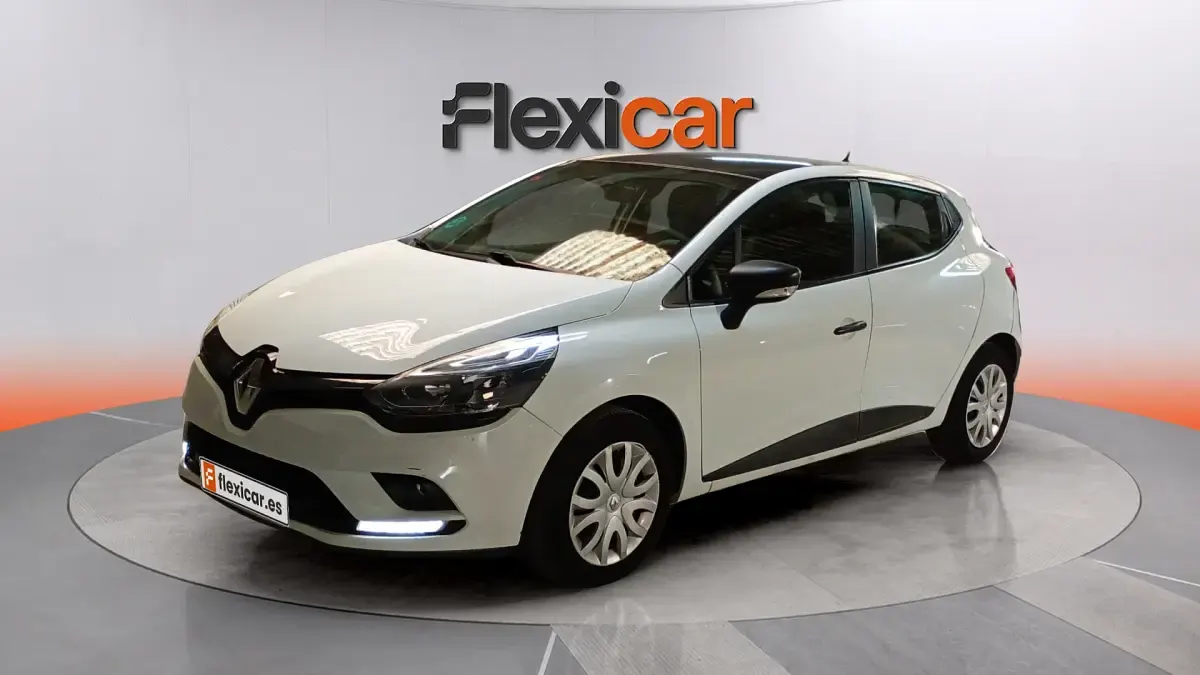 Usado Renault Clio IV Business 75 CV (55 kW) 2017 Blanco Berlina