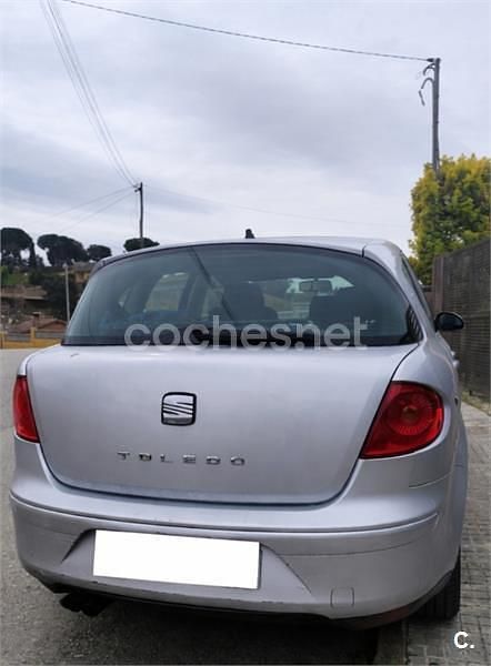 Usado Seat Toledo Sport 140 CV (102 kW) 2005 Gris / plata Utilitario