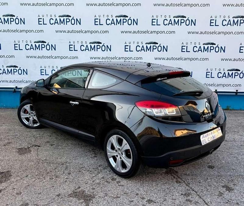 Usado Renault Mégane III Dynamique 111 CV (81 kW) 2009 Negro Coupe