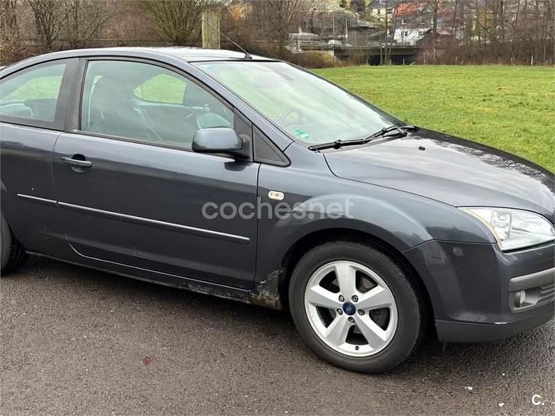 Usado Ford Focus Titanium 136 CV (100 kW) 2006 Gris / plata Berlina