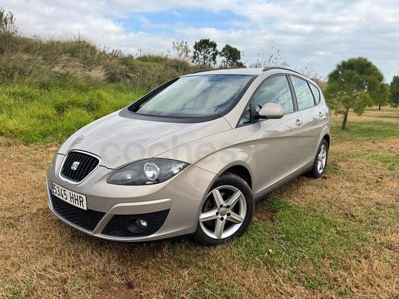 Usado Seat Altea XL Style 105 CV (77 kW) 2011 Gris / plata Monovolumen