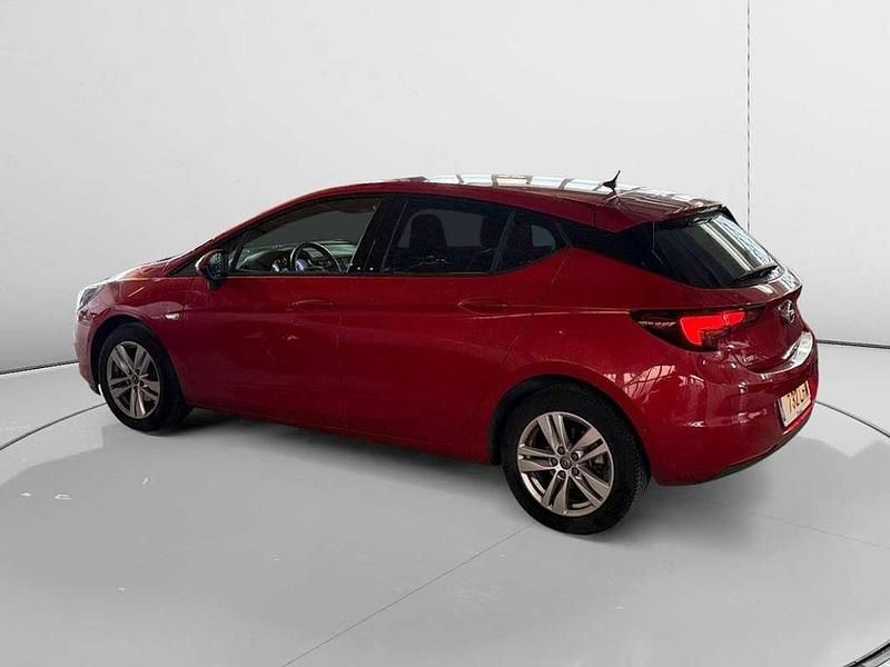 Usado Opel Astra S 111 CV (81 kW) 2020 Rojo Utilitario