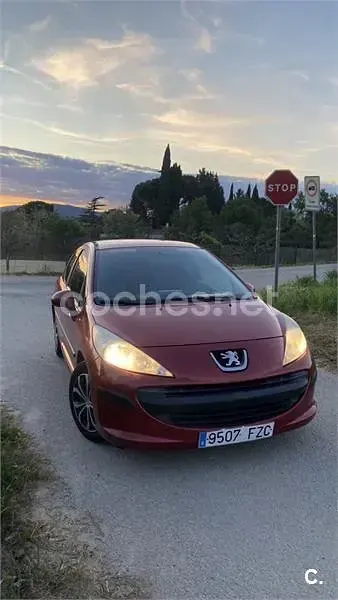 Usado Peugeot 207 Premium 90 CV (66 kW) 2008 Granate Berlina