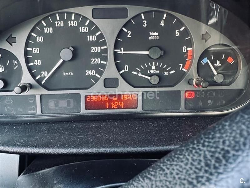 Usado BMW 318 113 CV (83 kW) 1999 Verde Berlina