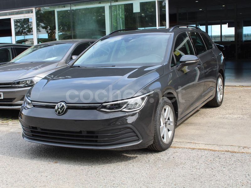 Gris / plata Usado 2021 VW Golf VIII Life Berlina | 16.850 € (Super precio) - Imagen 1/4