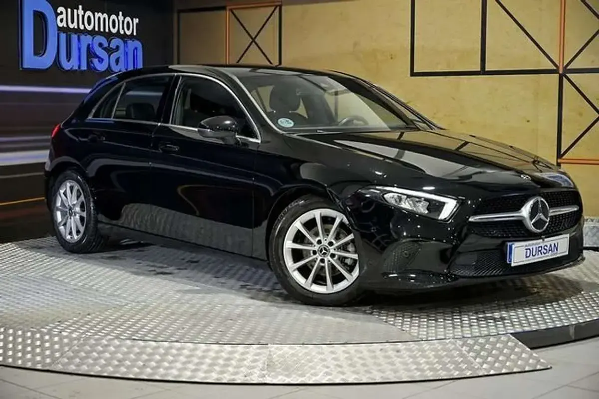 Usado Mercedes A180 117 CV (86 kW) 2019 Negro Berlina