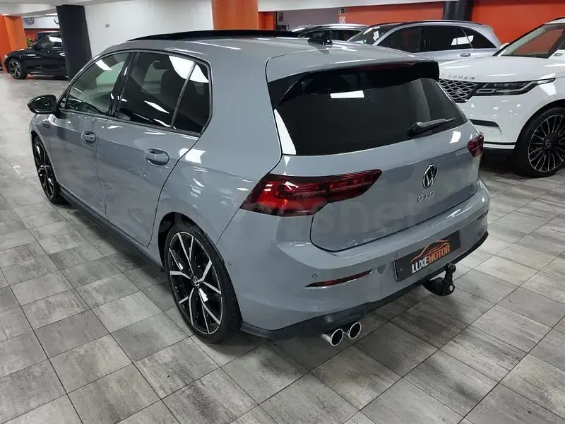 Usado VW Golf VIII R-line 150 CV (110 kW) 2022 Gris / plata Berlina