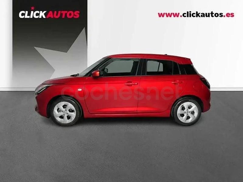 Usado Suzuki Swift 83 CV (61 kW) 2025 Rojo Berlina