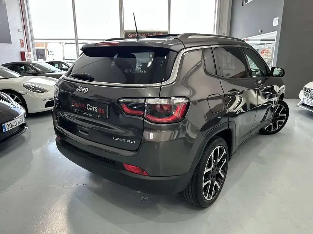 Usado Jeep Compass Limited 140 CV (102 kW) 2019 Gris SUV