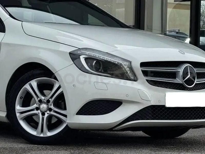 Usado Mercedes A200 Urban 156 CV (114 kW) 2013 Blanco Berlina