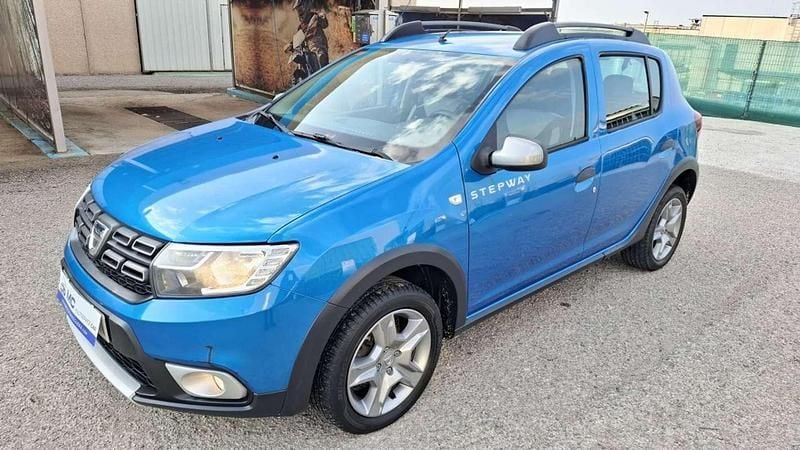 Usado Dacia Sandero Stepway Ambiance 90 CV (66 kW) 2017 Azul Utilitario