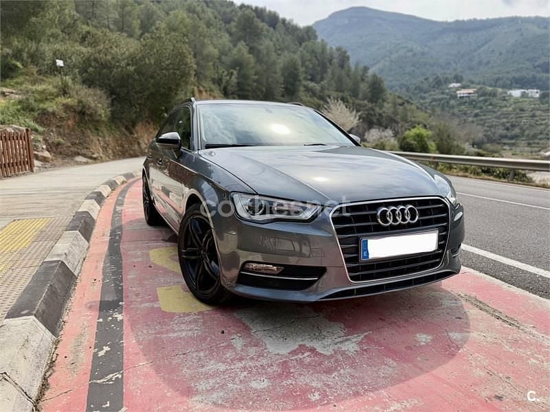 Usado Audi A3 Ambition 110 CV (80 kW) 2015 Gris / plata Berlina