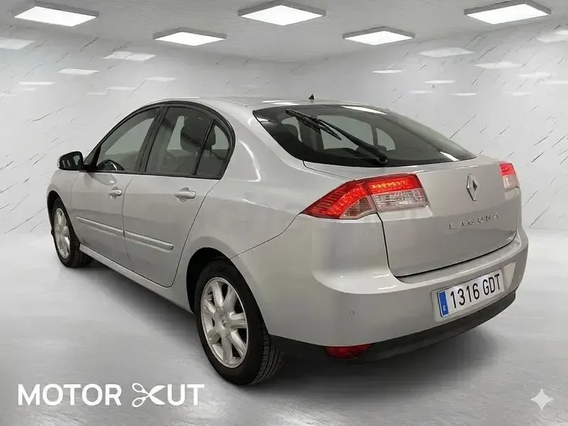 Usado Renault Laguna III Dynamique 130 CV (95 kW) 2011 Gris / plata Familiar