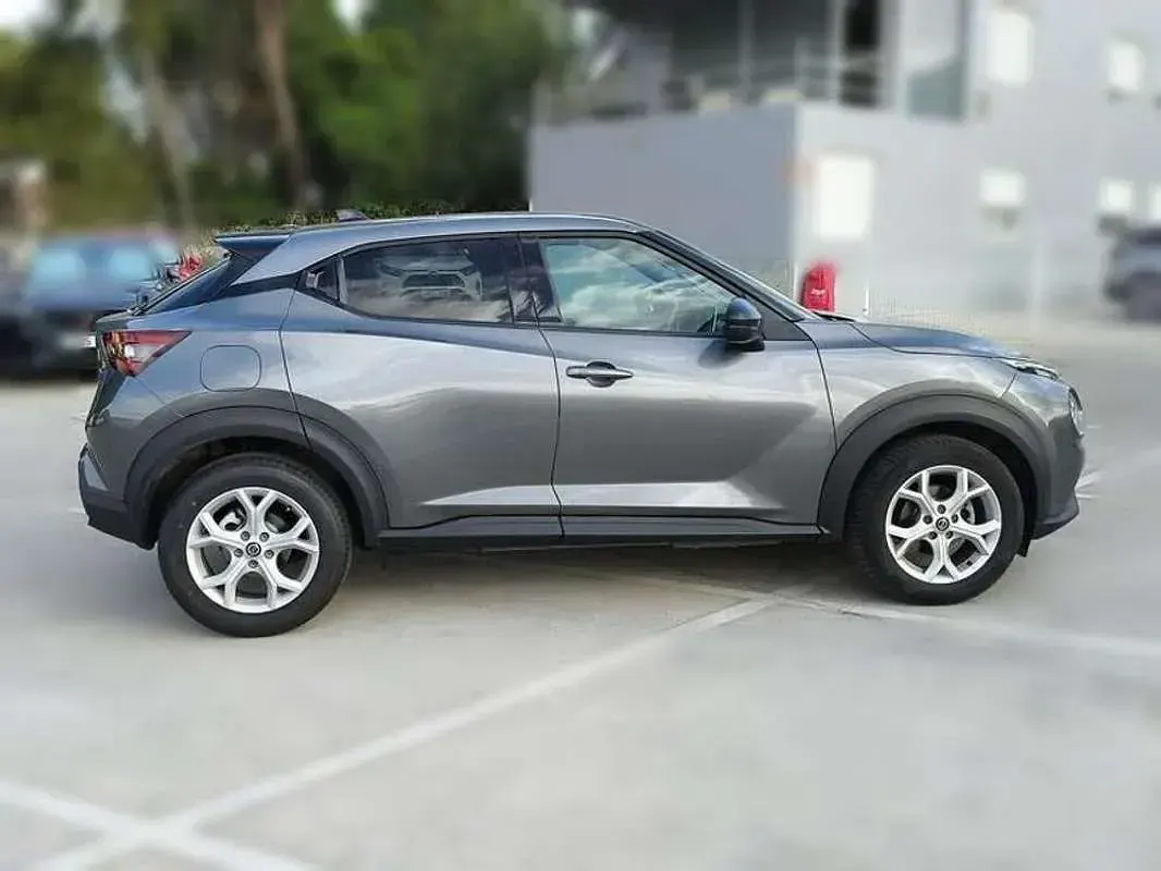 Usado Nissan Juke N-Connecta 114 CV (83 kW) 2022 Gris SUV
