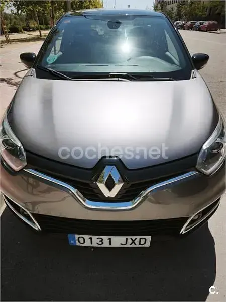 Usado Renault Captur Zen 120 CV (88 kW) 2017 Gris / plata SUV