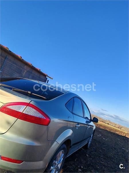 Usado Ford Mondeo Ambiente 125 CV (91 kW) 2009 Verde Berlina