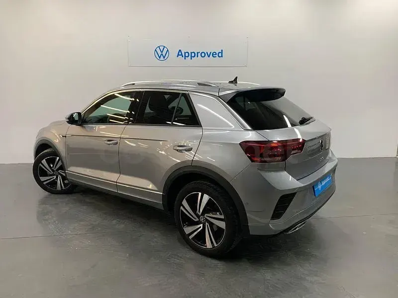 Usado VW T-Roc R-line 150 CV (110 kW) 2025 Gris / plata SUV