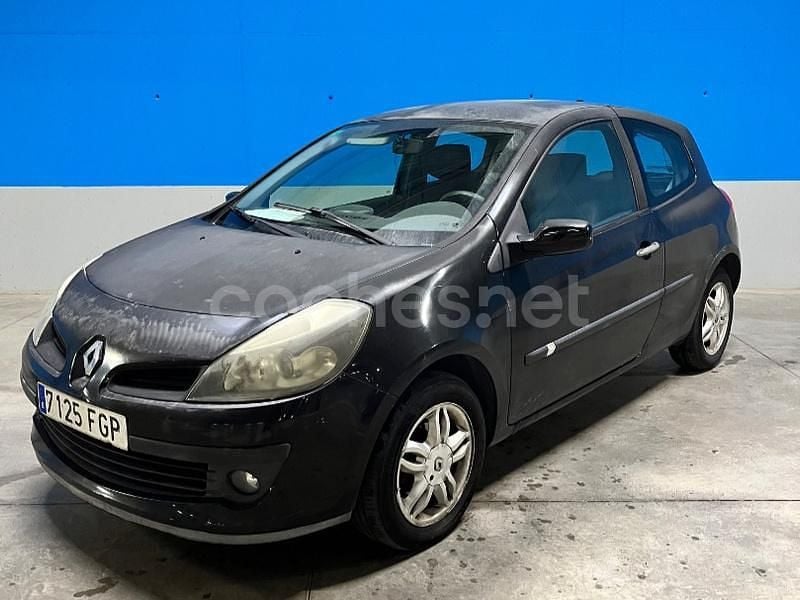 Usado Renault Clio II 75 CV (55 kW) 2006 Negro Berlina