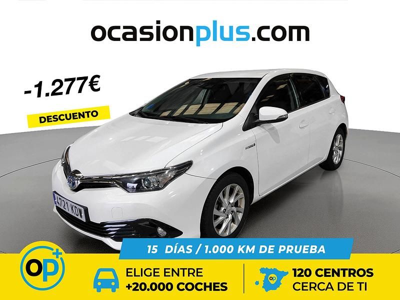 Usado Toyota Auris Hybrid Active 136 CV (100 kW) 2017 Blanco Berlina