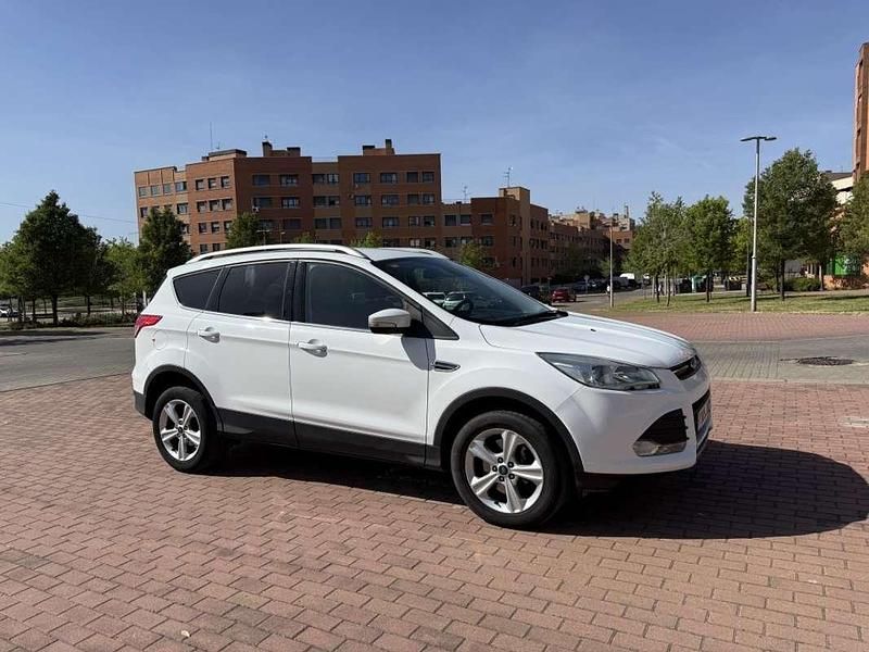 Usado Ford Kuga Trend 120 CV (88 kW) 2016 Blanco SUV