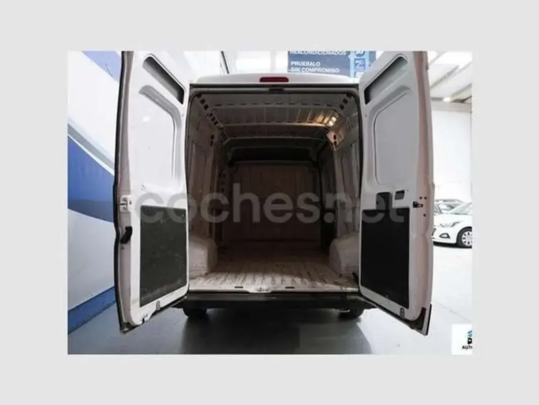 Usado Opel Movano 140 CV (102 kW) 2023 Negro Van