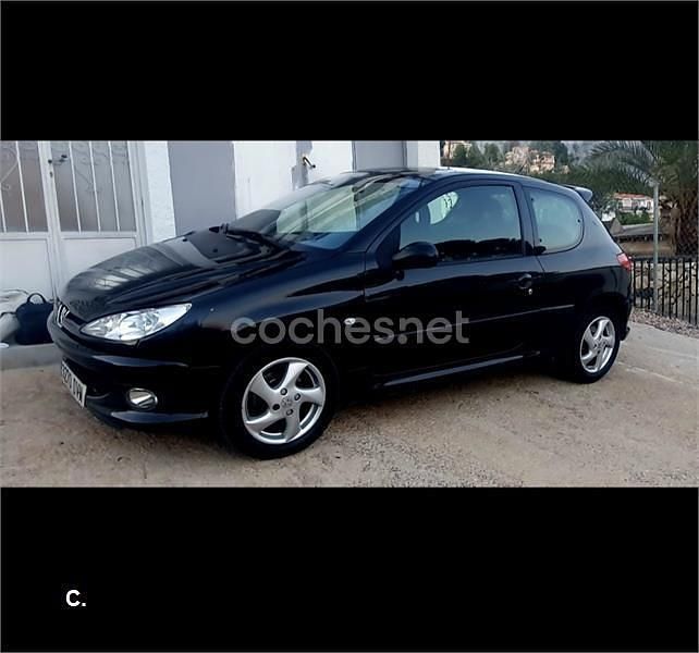 Usado Peugeot 206 90 CV (66 kW) 2006 Negro Berlina