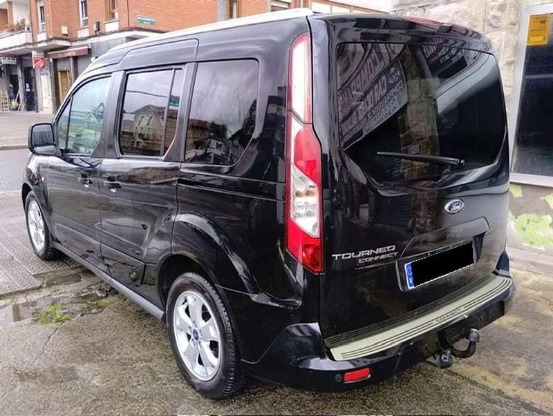 Usado Ford Tourneo Connect Titanium 95 CV (69 kW) 2015 Negro Monovolumen