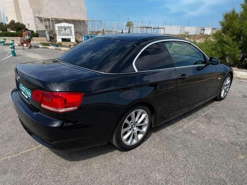 Usado BMW 330 Cabriolet 245 CV (180 kW) 2007 Negro Descapotable