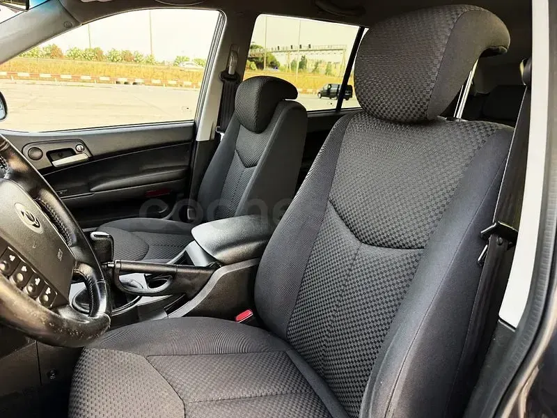 Usado SsangYong Kyron 141 CV (103 kW) 2010 Gris / plata SUV