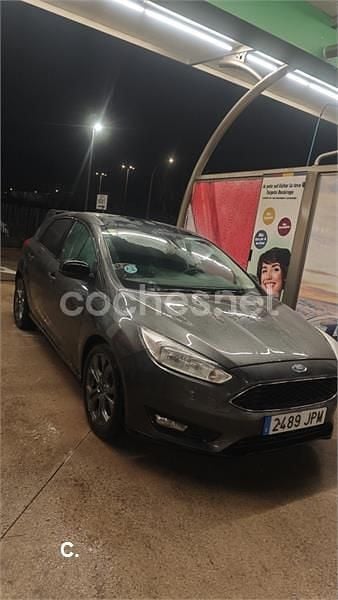 Usado Ford Focus Trend 125 CV (91 kW) 2016 Gris / plata Berlina