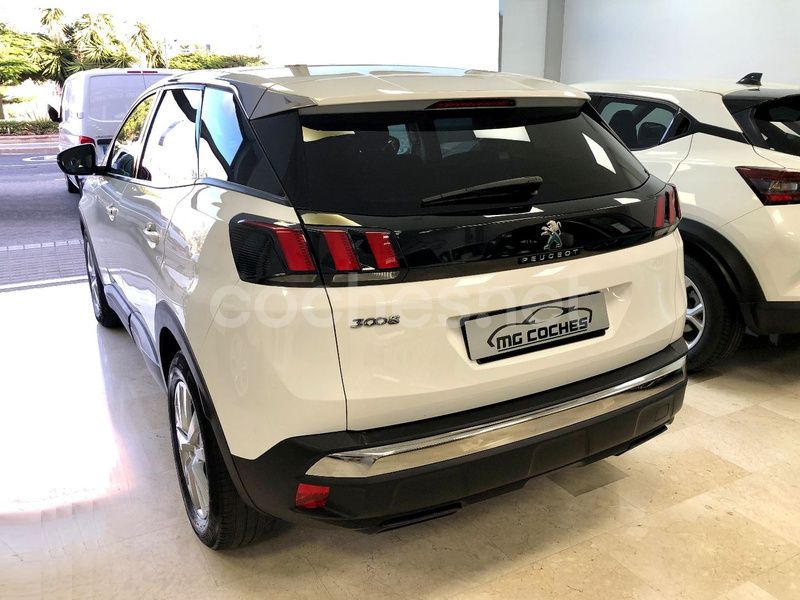 Usado Peugeot 3008 Active 130 CV (95 kW) 2018 Blanco SUV