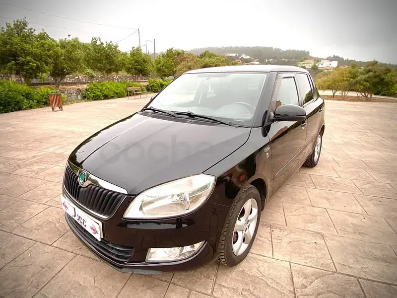 Usado Skoda Fabia Family 85 CV (62 kW) 2011 Negro Berlina
