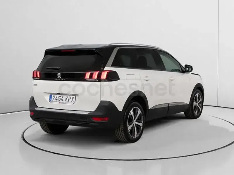 Usado Peugeot 5008 Allure 130 CV (95 kW) 2018 Blanco SUV