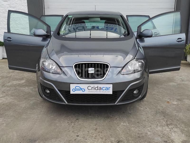 Usado Seat Altea I-Tech 105 CV (77 kW) 2014 Gris / plata Monovolumen