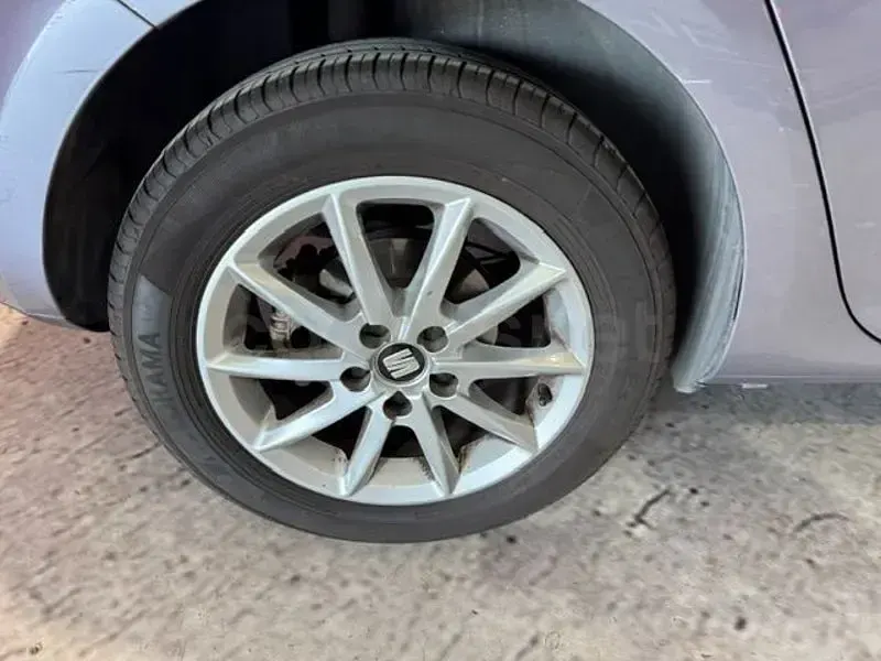 Usado Seat Ibiza Style 95 CV (69 kW) 2016 Gris / plata Berlina