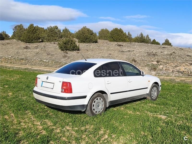 Usado VW Passat Comfortline 110 CV (80 kW) 1997 Blanco Berlina